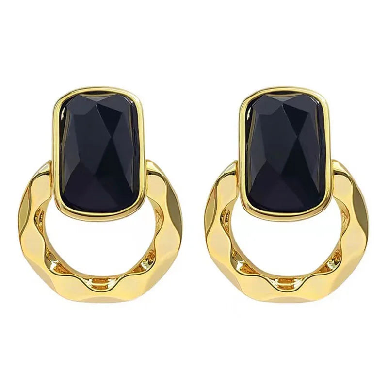 Retro Black Gem Square Stud Earrings - Vintage Resin Design
