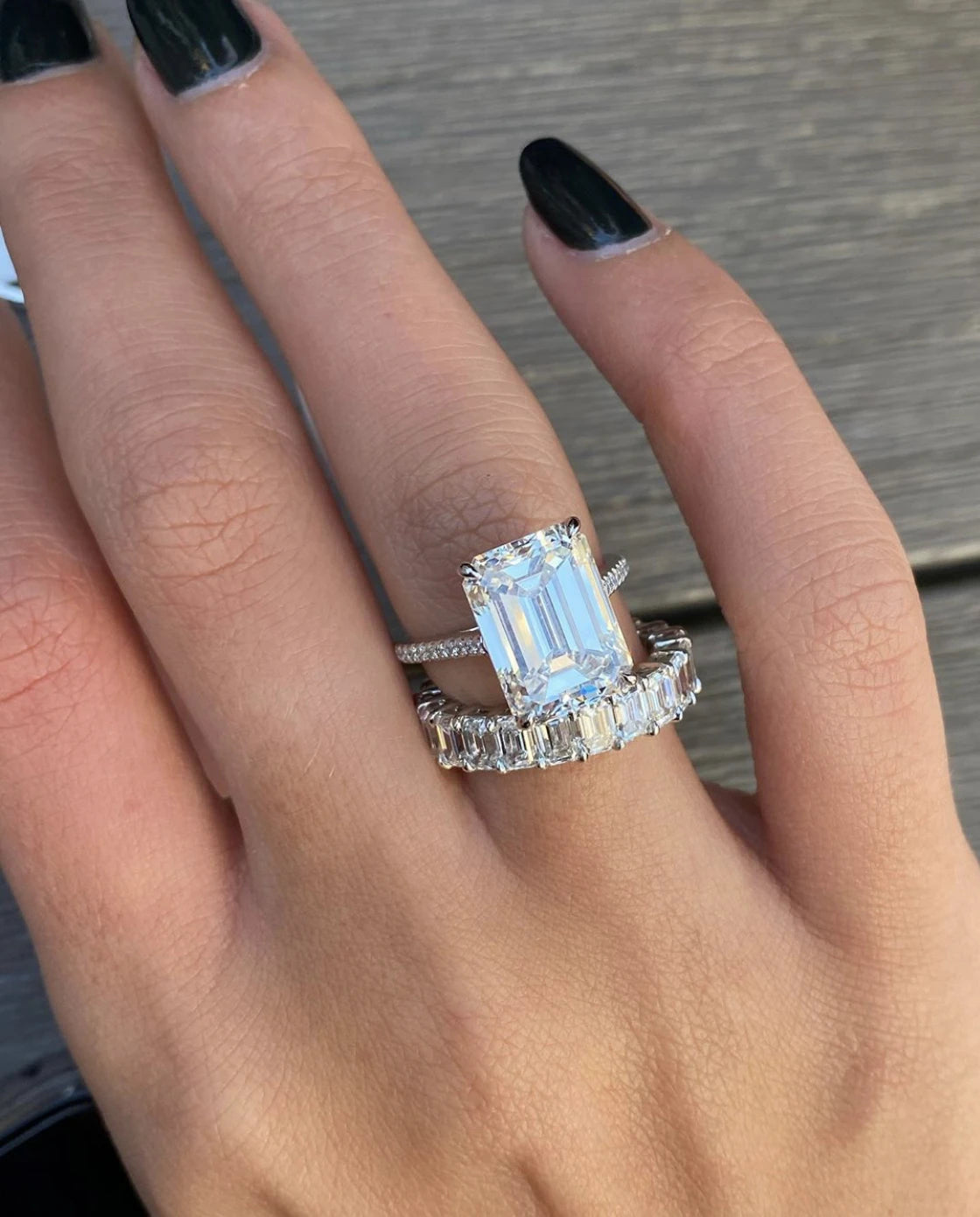 Round Cut Engagement Ring - 925 Sterling Silver with Zircon