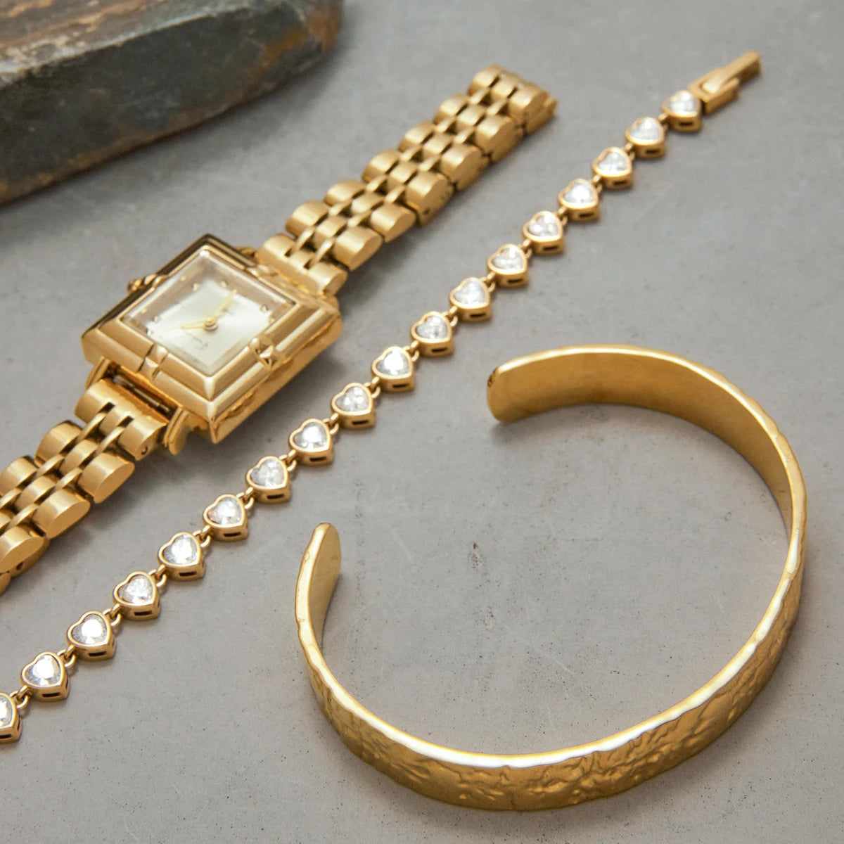 Feather Cuff Bracelet Watch - Stainless Steel Design