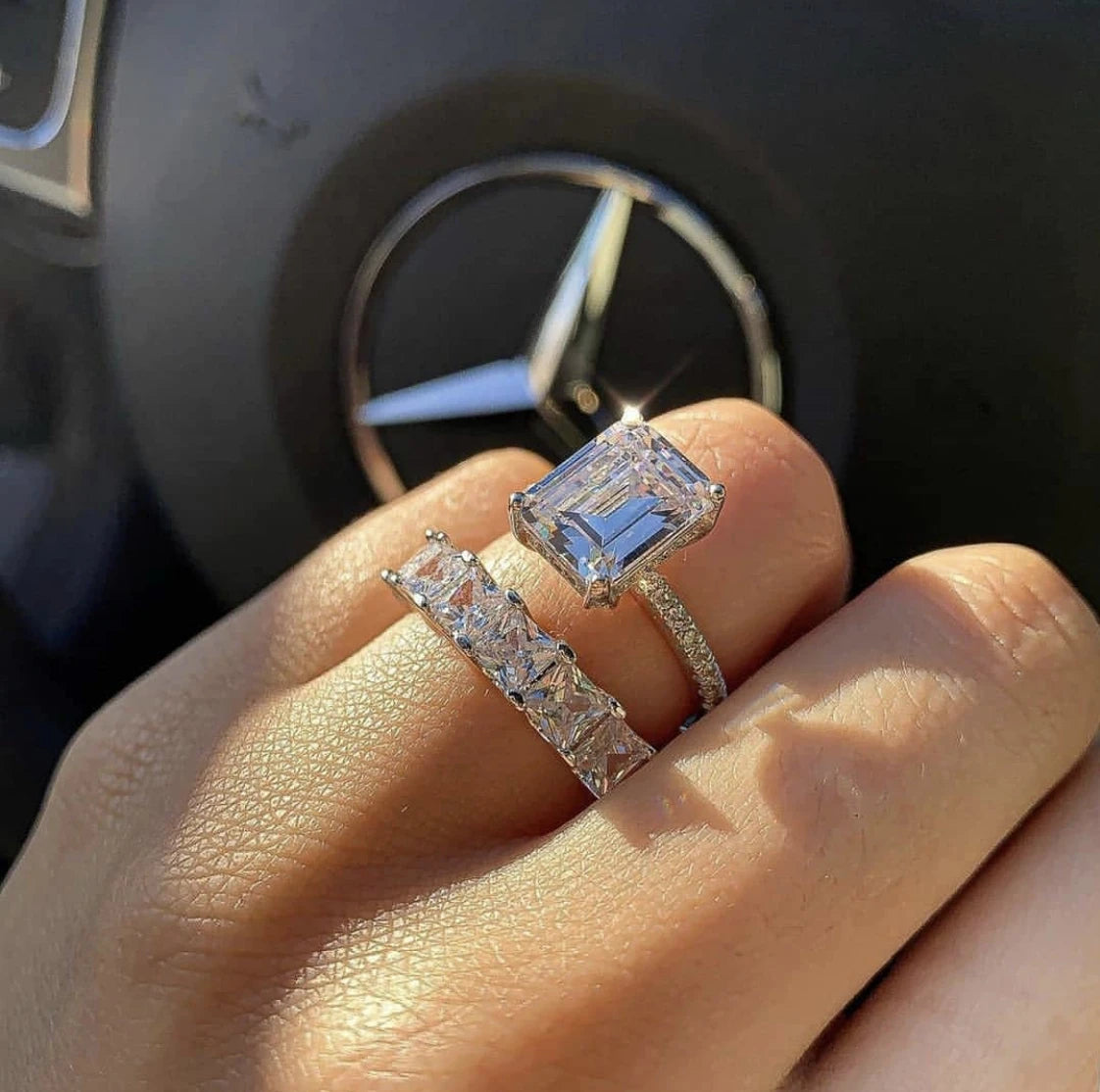 Round Cut Engagement Ring - 925 Sterling Silver with Zircon