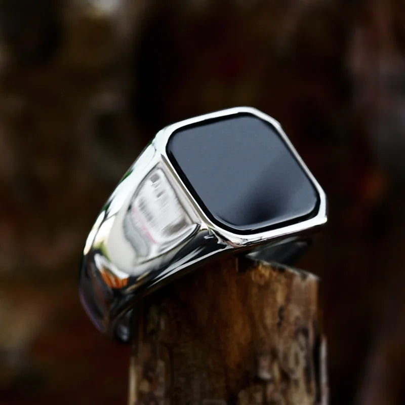 Retro Black Ring - Classic Geometric Design