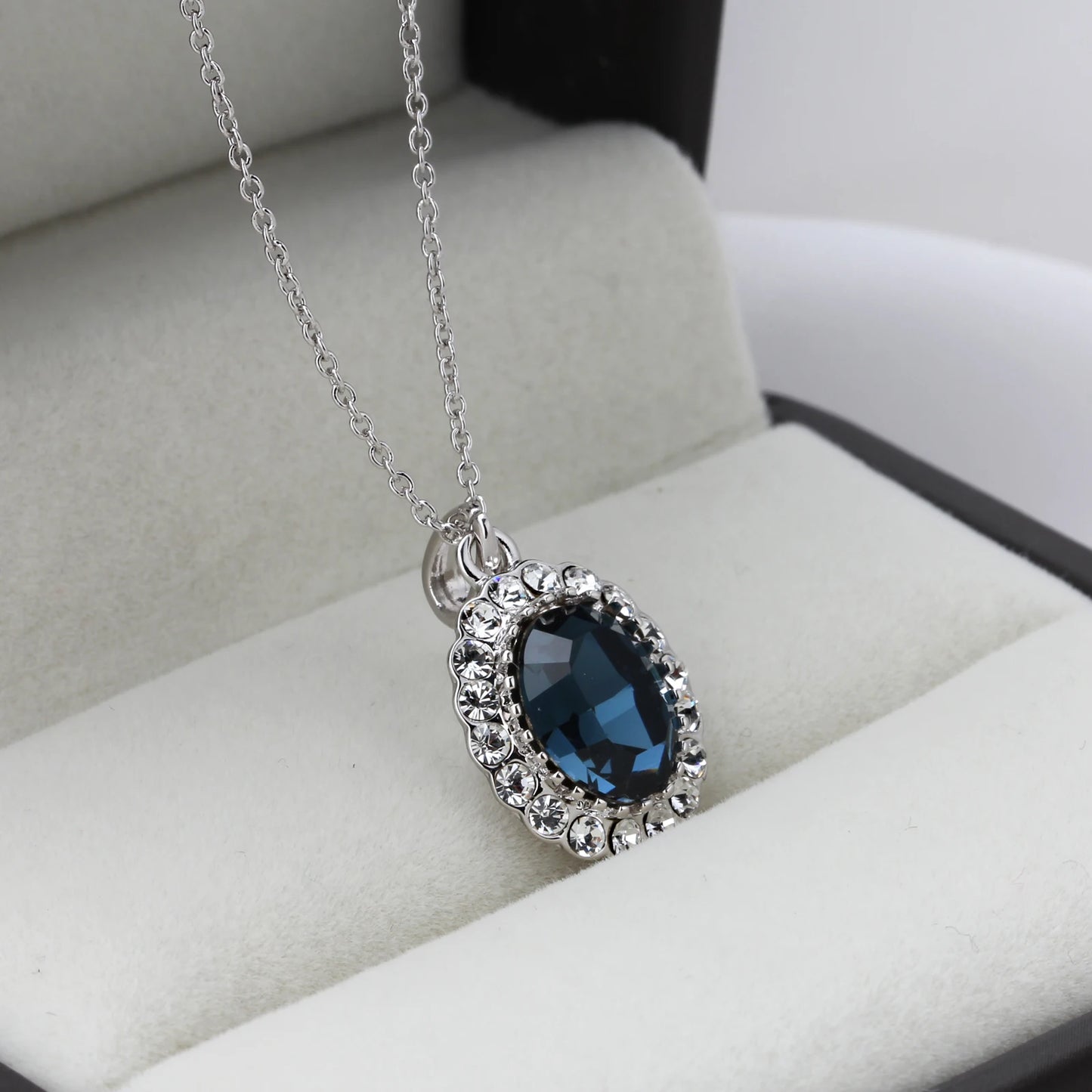 Rose Gold Green Crystal Pendant Necklace - Elegant Design