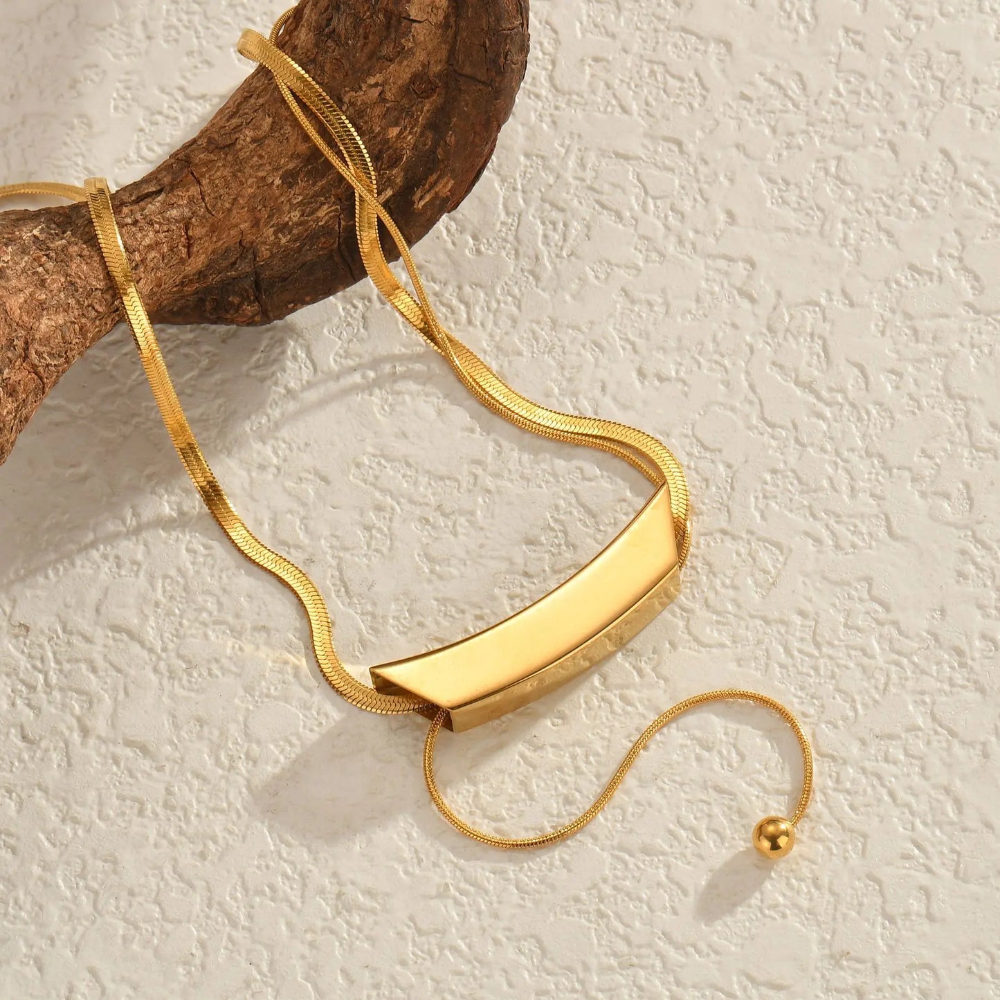 Minimalist Curved Bar Gold Necklace - Modern Design