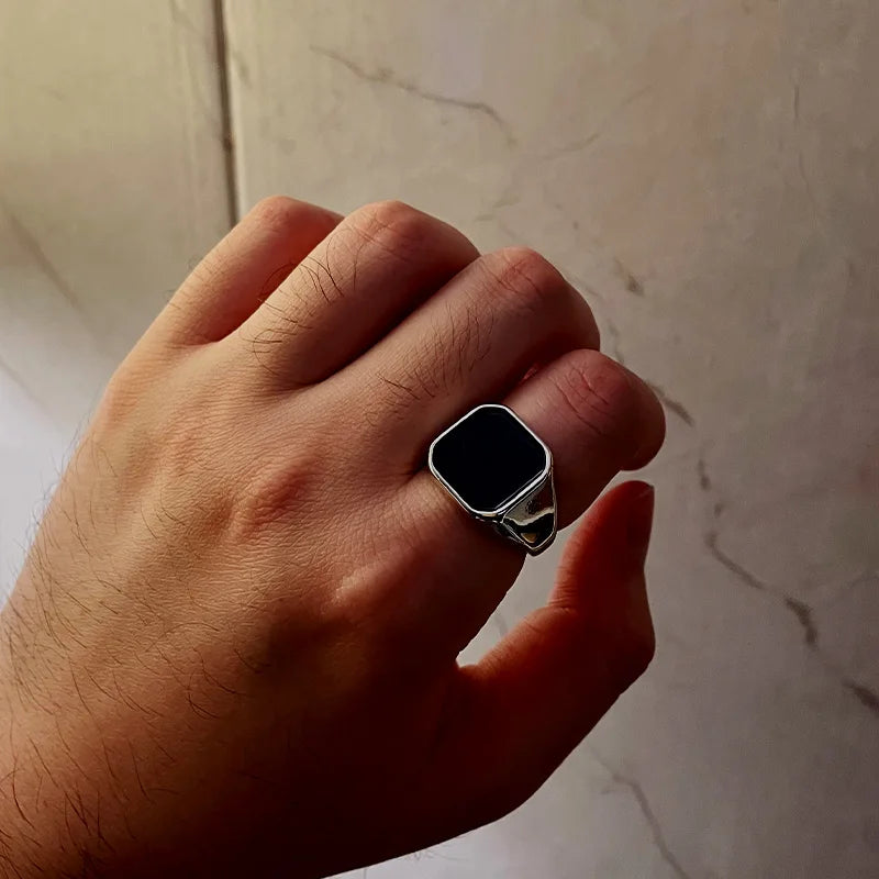 Retro Black Ring - Classic Geometric Design