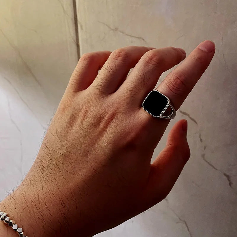 Retro Black Ring - Classic Geometric Design